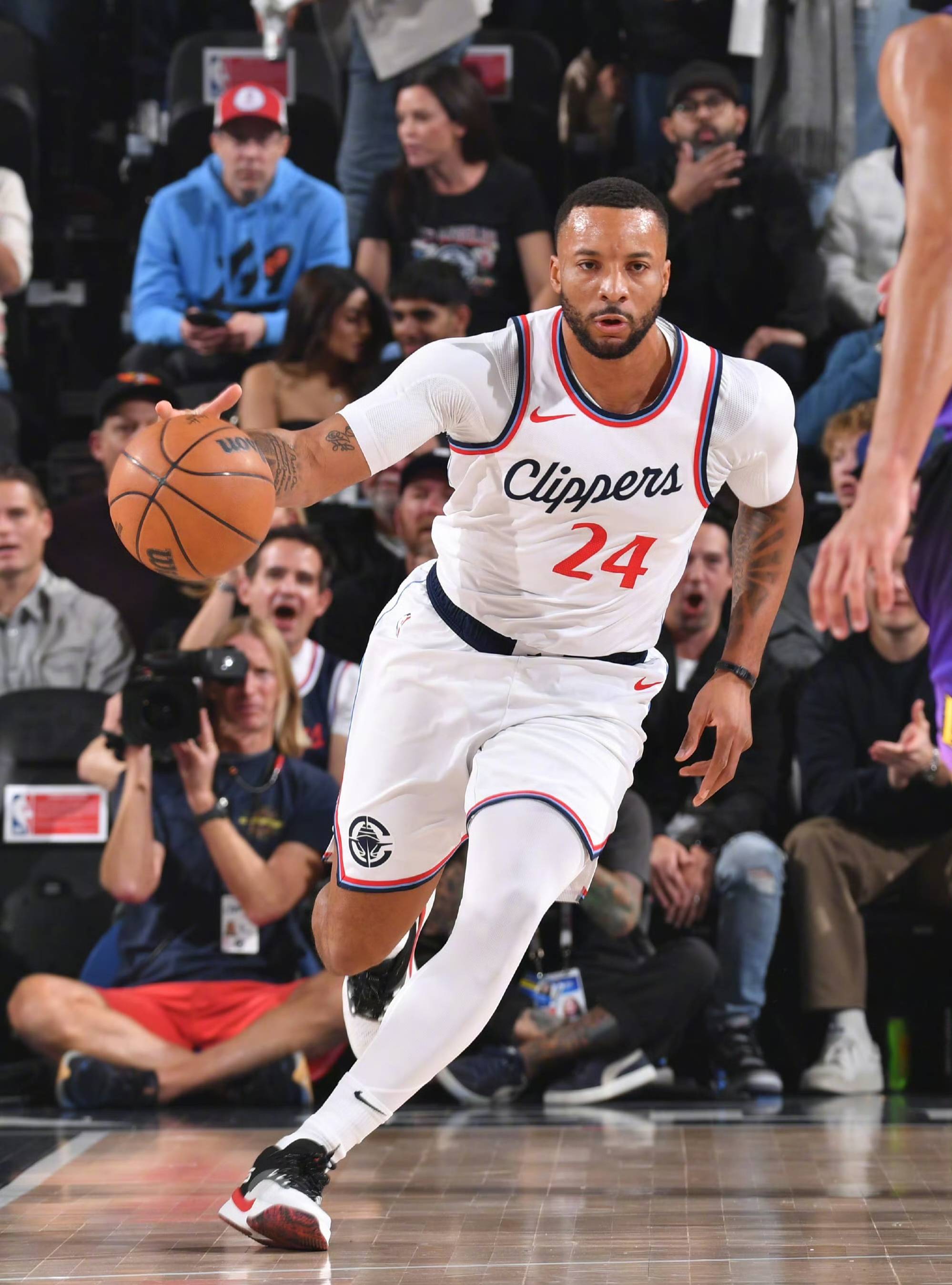 湖人B队轻取日本男篮，哈里斯打破历史纪录