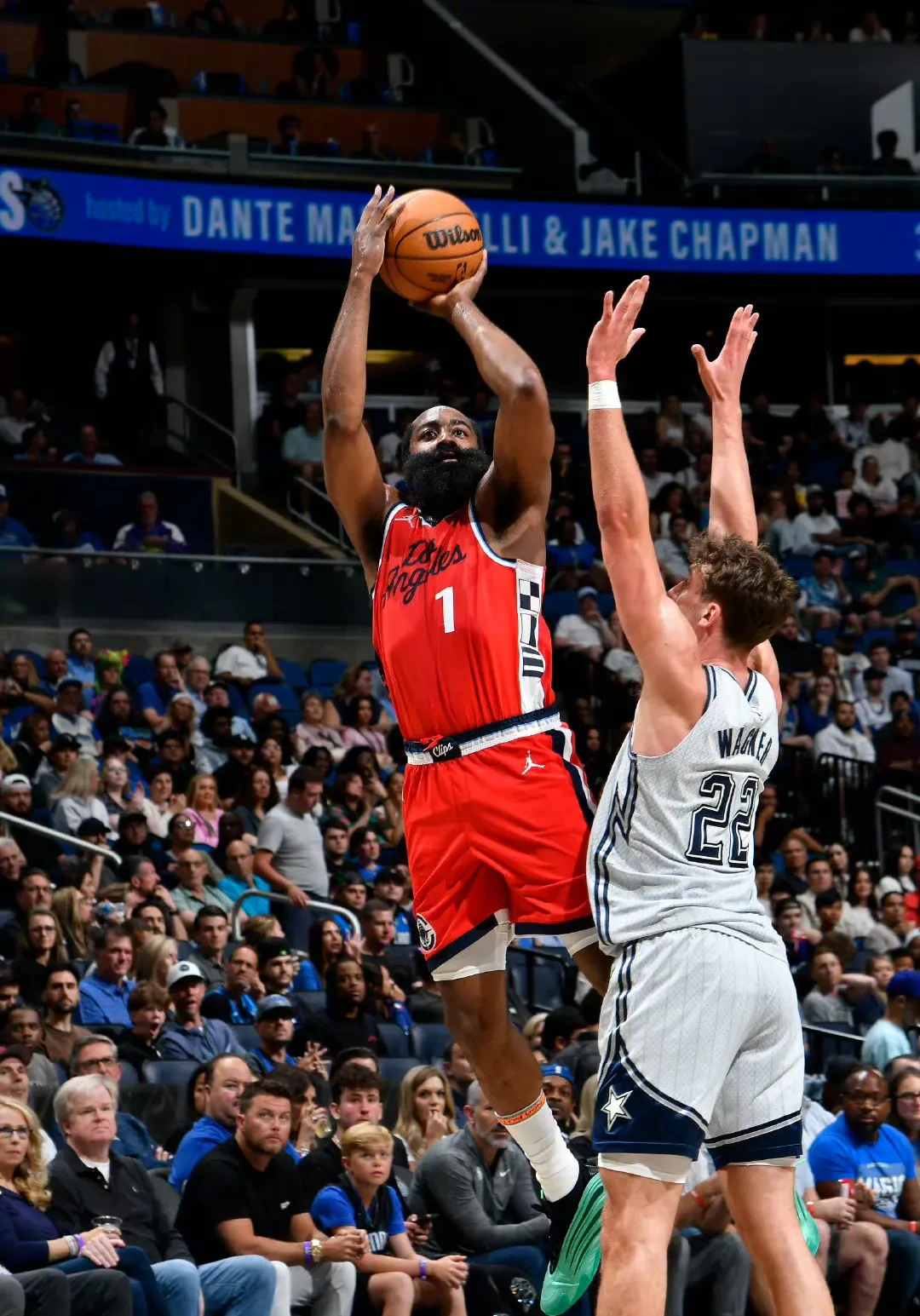 关于快船险胜上海队，浓眉哥统治全场的信息