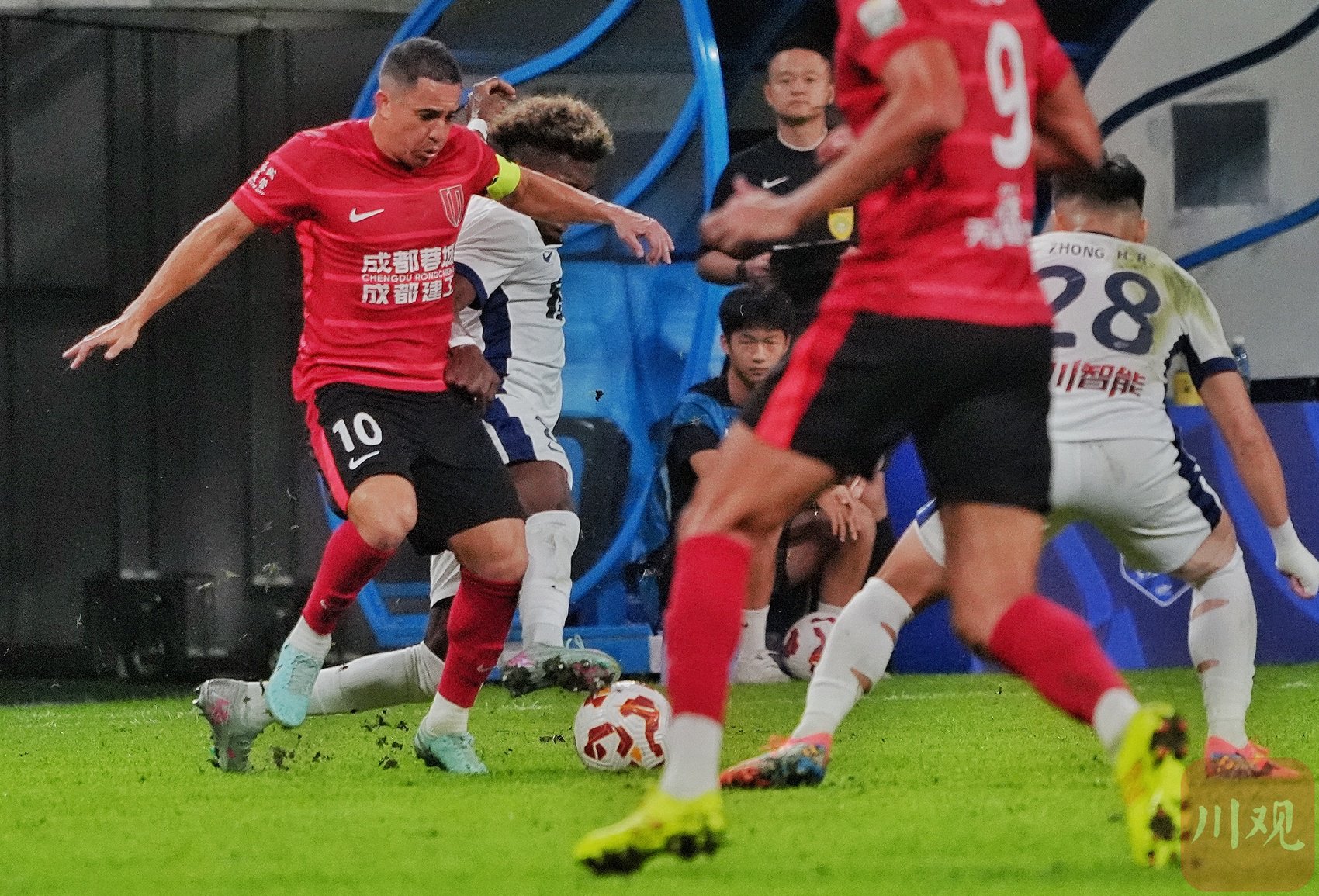 包含近射破门得分，助球队实现主场三连胜的词条