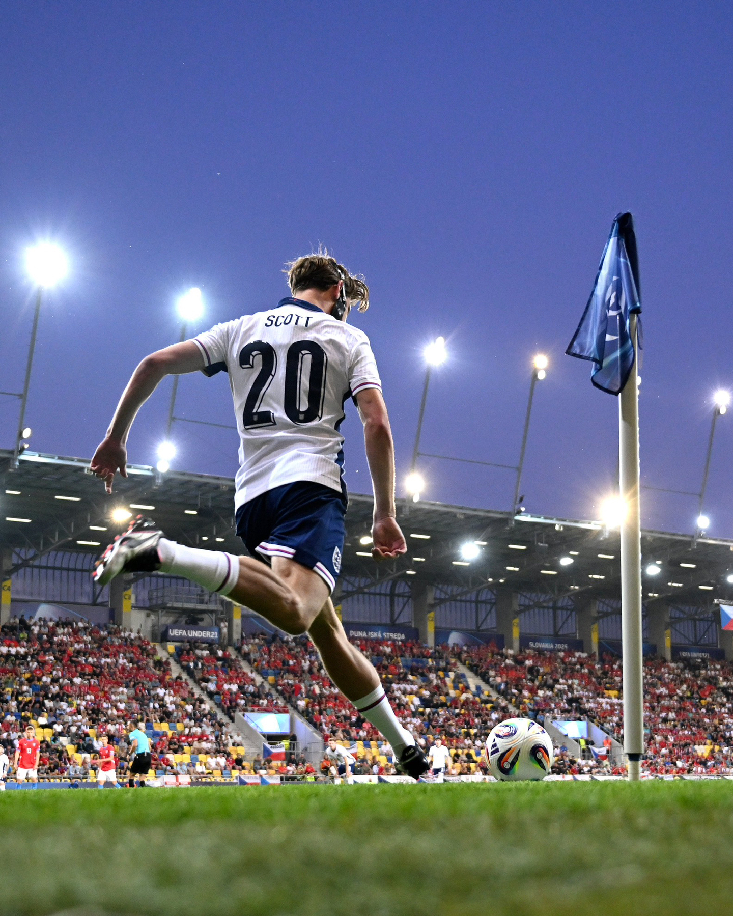 里尔足球俱乐部向前迈进一步