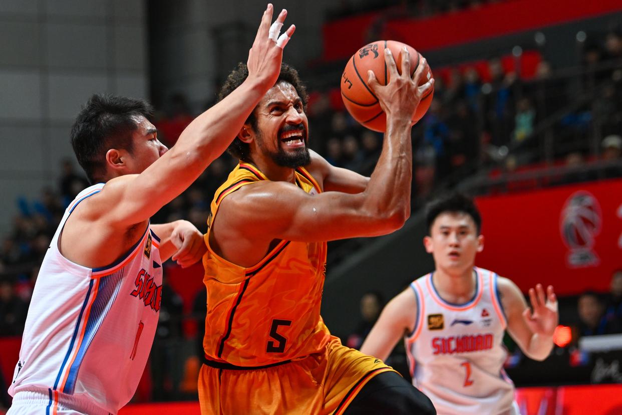 江苏男篮连胜被终结遗憾败北