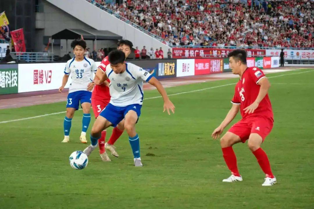 震撼出击!球员们在场上激发全力战斗的简单介绍 震撼出击!球员们在场上激发全力战斗的简单介绍