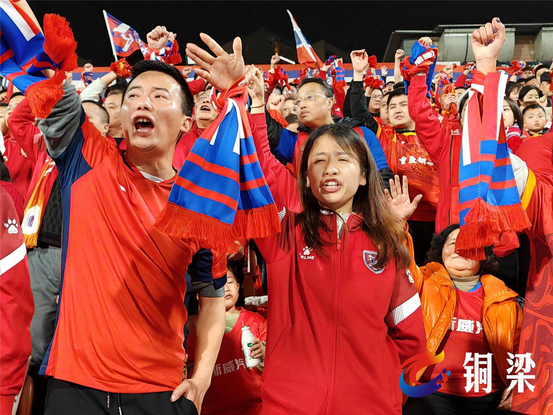 热情四射！球队展现拼搏精神，现场气氛火热的简单介绍