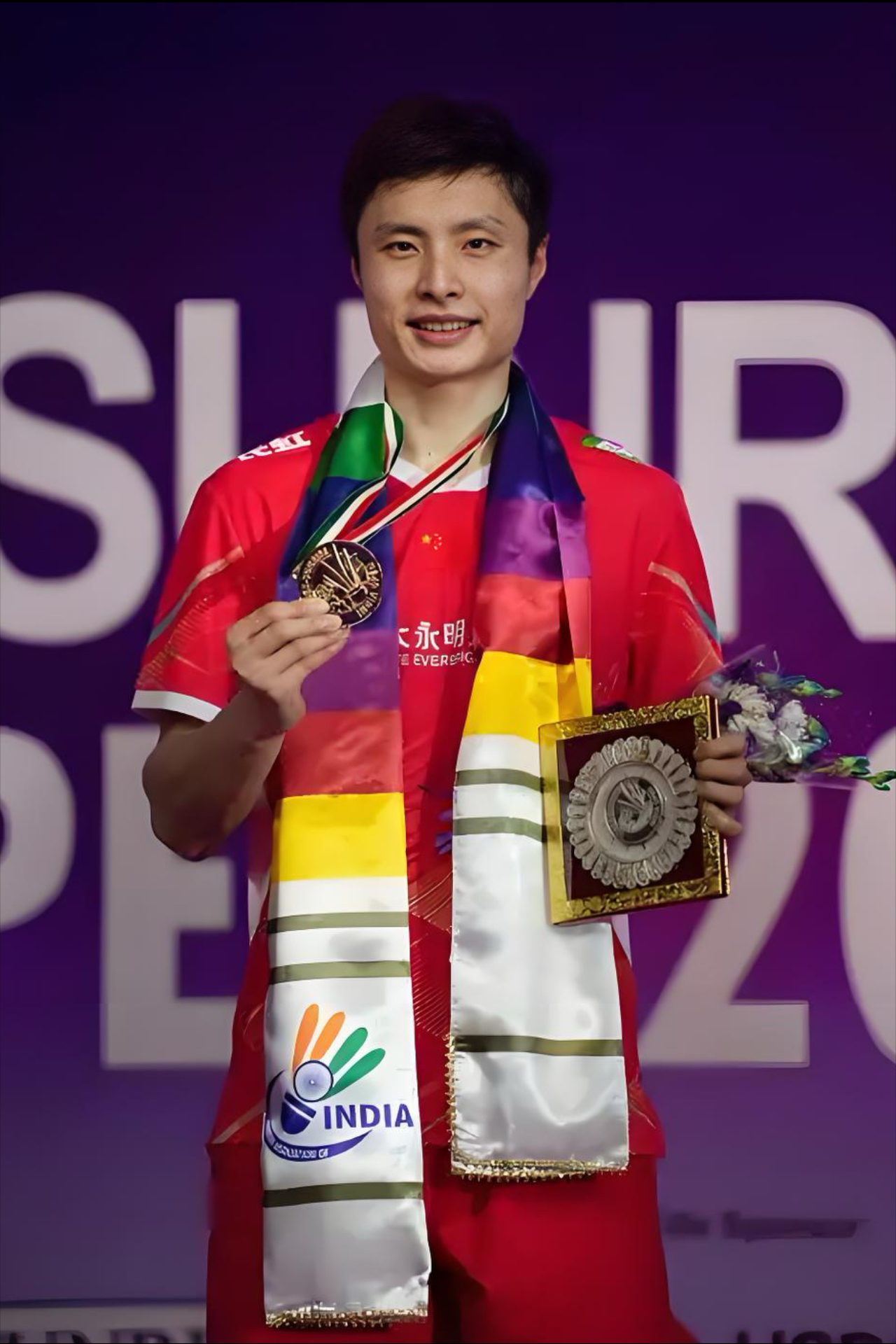 包含比利时羽毛球选手轻松夺冠，实力无懈努力无私的词条