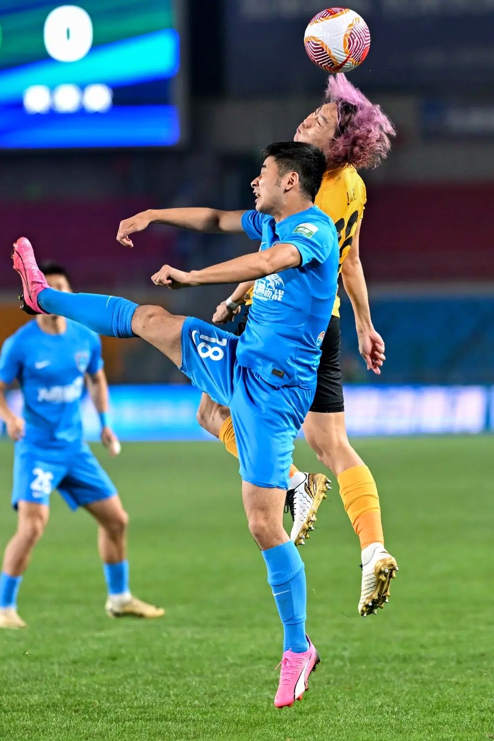 关于竞赛激情四射，球队展现实力谋求胜出的信息