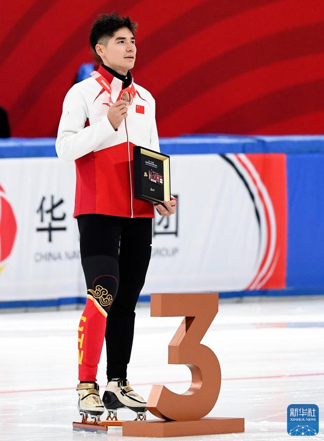 短道速滑男队冲刺决赛,志在夺金 短道速滑男队冲刺决赛,志在夺金