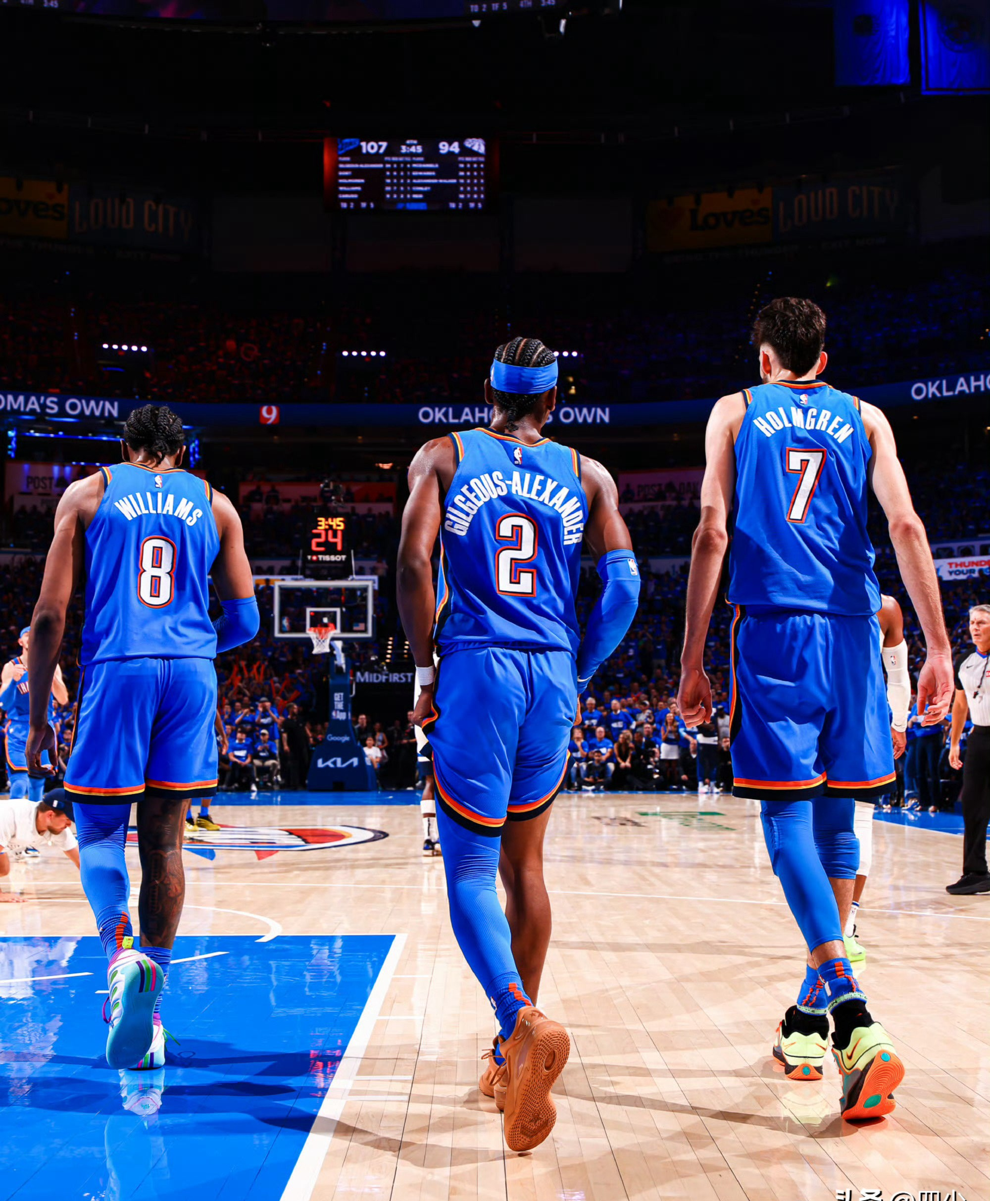 包含鹈鹕鏖战快船，锡安带队取胜的词条