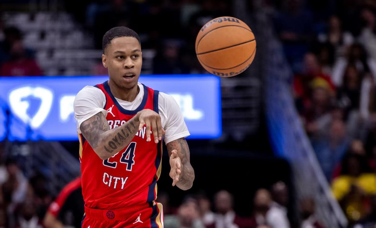 包含鹈鹕鏖战快船，锡安带队取胜的词条