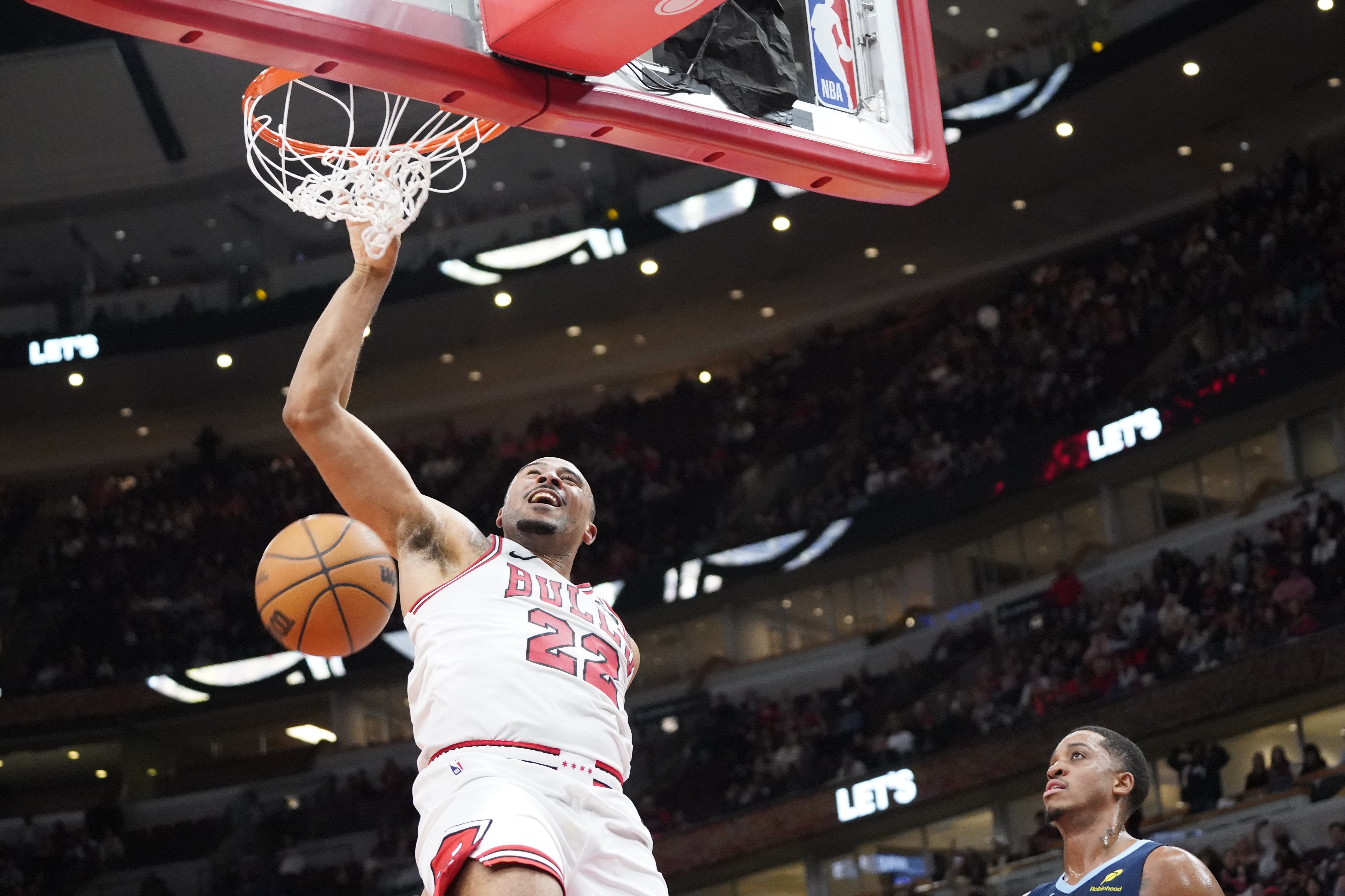 波兰男篮力克公牛，乔治三分雨点燃全场的简单介绍