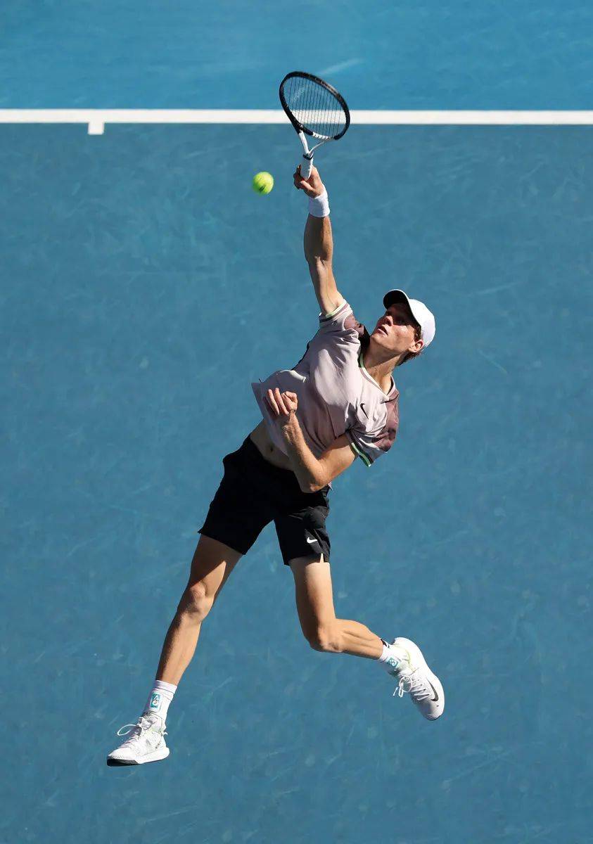 包含美国网球队横扫澳大利亚网球队，费德勒爆发神勇的词条