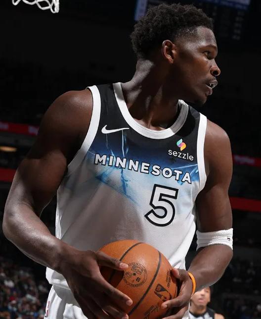 中国男篮横扫篮网B队,戈贝尔送出助攻 中国男篮横扫篮网B队,戈贝尔送出助攻