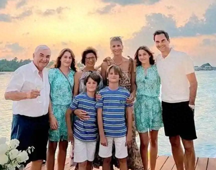 包含世界网球队碾压意大利网球队，费德勒完成帽子戏法的词条