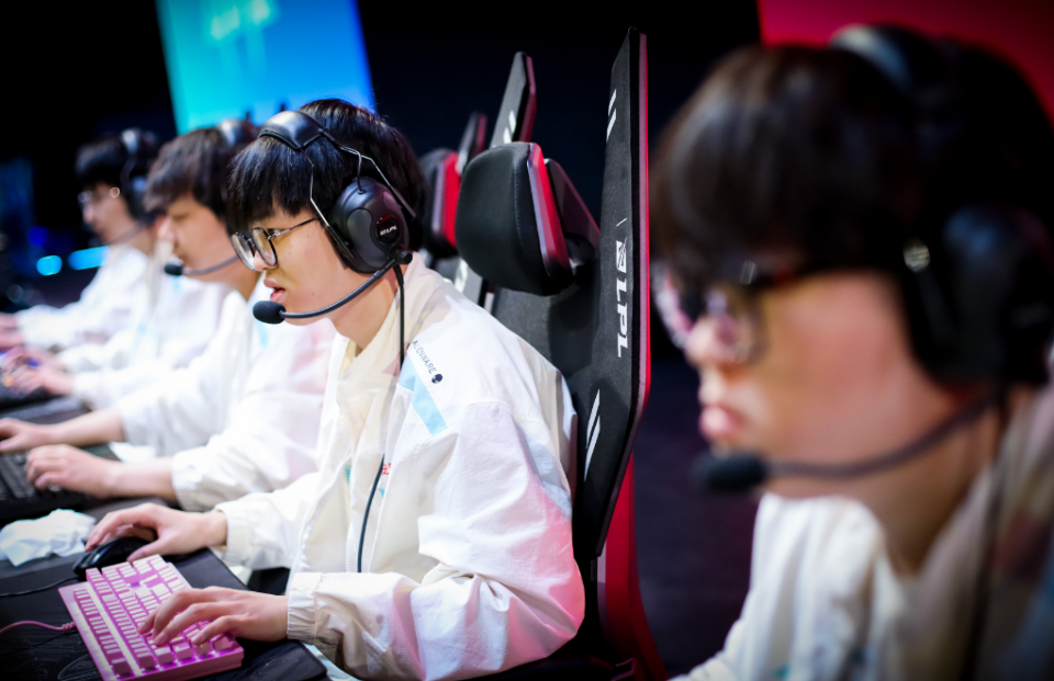 KarmineCorp碾压BLG，Bin惊艳世界的简单介绍