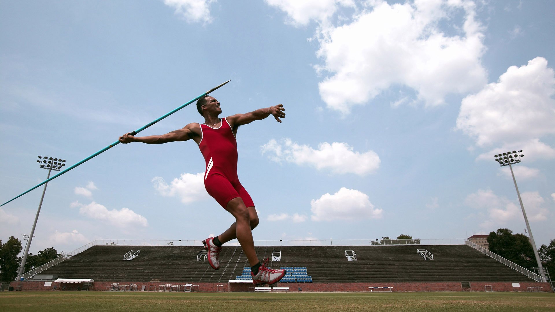 维尼修斯生涯之夜闪耀摩纳哥，巴西华丽进攻粉碎玻利维亚式铁桶阵
