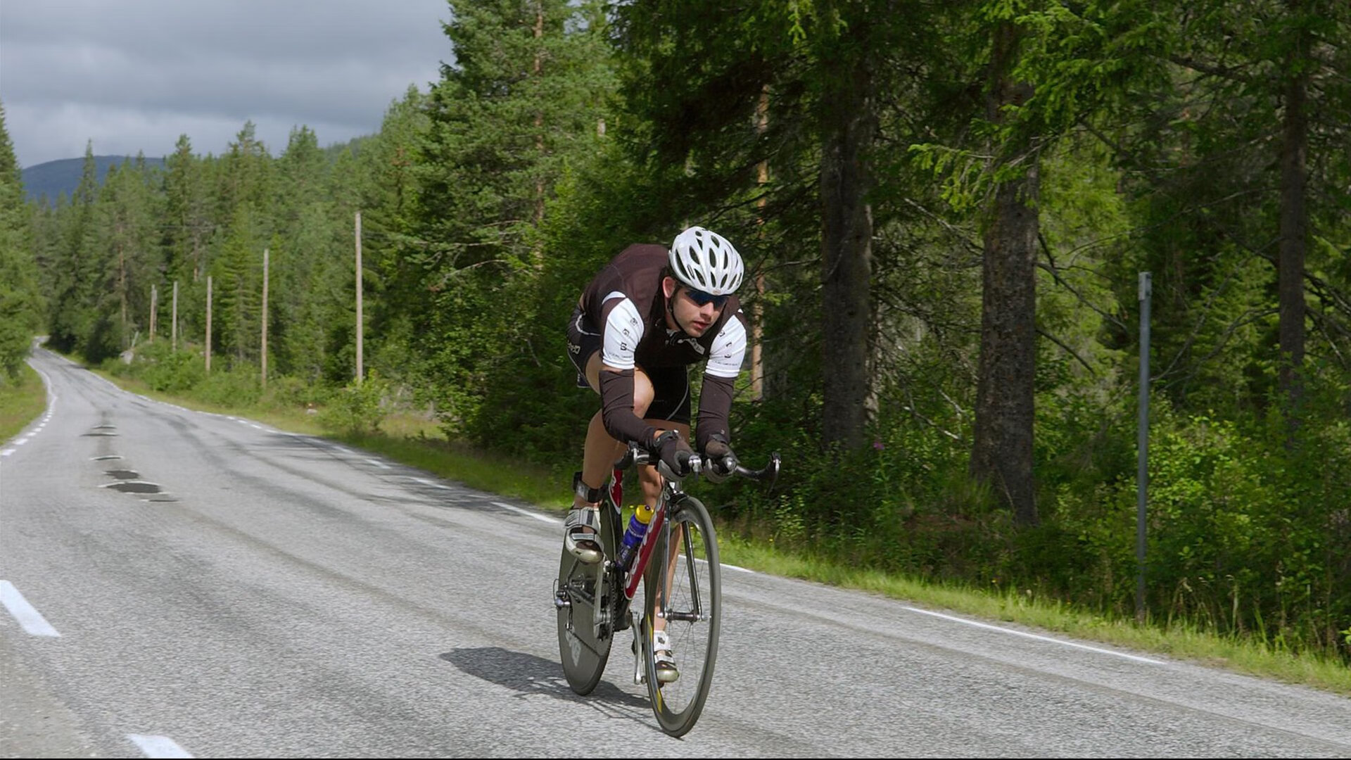 绝境逢生！托尼替补奇兵定乾坤，曼联主场险胜巴黎书写欧冠新章